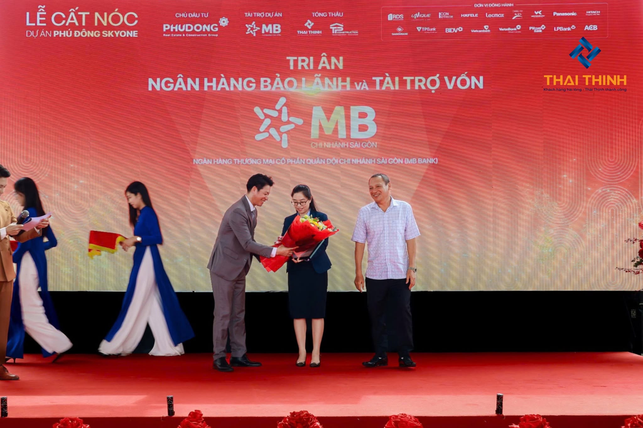 LỄ CẤT NÓC DỰ ÁN PHÚ ĐÔNG SKYONE - DẤU MỐC MỚI CHO HÀNH TRÌNH AN CƯ