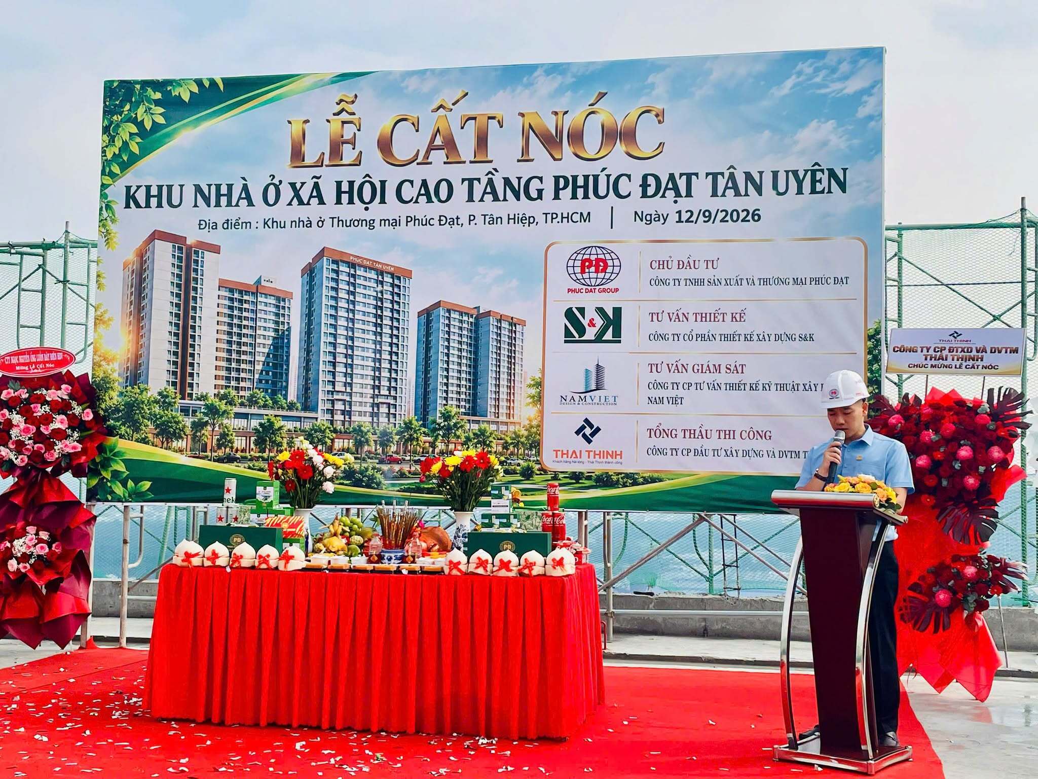 LỄ CẤT NÓC DỰ ÁN KHU NHÀ Ở XÃ HỘI CAO TẦNG PHÚC ĐẠT – TÂN UYÊN: DẤU MỐC MỚI TRÊN HÀNH TRÌNH HOÀN THIỆN CÔNG TRÌNH VÌ CỘNG ĐỒNG